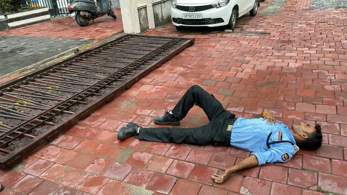 pavanccs's tweet photo. @yadavmukeshup @myogiadityanath @CMOfficeUP @noidapolice @lalclicks @PawanYa74210866 @_yogendrasharma दुःखद ओम् शांति, शर्म आनी चाहिए ऐसे प्रशासन/सरकार को । और बिल्डर पर तो मर्डर का चार्ज लगे । परिवार को उचित मुआवज़ा दिलाया जाये, बिल्डर पर कठोर कारवाई की जाए, जिससे आगे से ऐसी घटना ना हो सके @PMOIndia @ChiefSecyUP @PankajSinghBJP @JagranNews @alok24 @dr_maheshsharma @DyCMGoUP https://t.co/fZP08XO52t