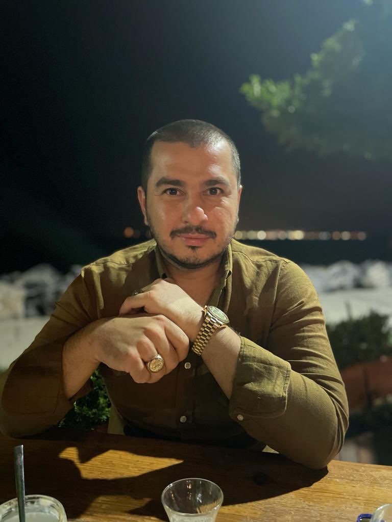 umitozdag's tweet image. Osmaniye’de kamptan kaçan Afganlar haberini yaptığı için 13 gün önce tutuklanan Tolga Balcılar’ın açlık grevi devam ediyor.Tolga 95 kilo idi şimdi 80 kilo.Doktorlar endişeli.Tolga grevi sona erdirmek için benimle görüşmek istiyor.Cezaevi yönetimi adım atmıyor.Yaygın basın susuyor