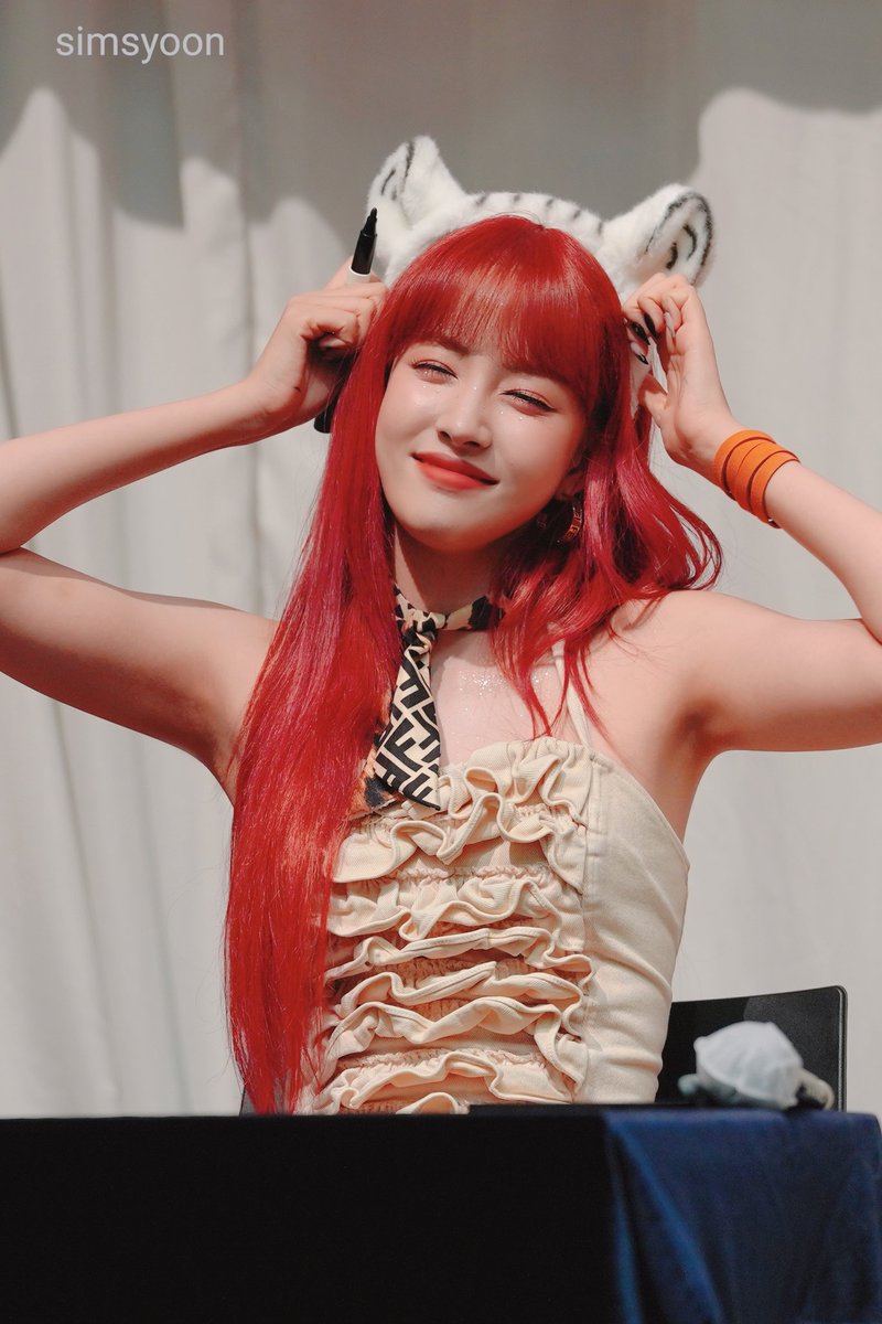 simsyoon's tweet photo. 20220724
카리스마 윤랑이였다가
.
.
.
머리띠쓰면 귀욤 강하디 https://t.co/nNC8FFV8qM