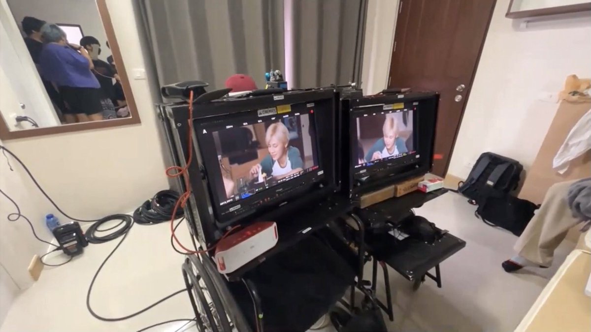 jessbminds's tweet photo. “ เห้ยย ไข่กู ~ ” 🍲
“ อื้มม อร่อยยย ~ ”
“ ไอ้เด็กยักษ์เอ้ยย ”

บุ๋น : เหลือแค่ซีนนี้ ก็พักทานข้าวเที่ยงคับ
ทีมงาน : อิ่มรึยัง ?
บุ๋น : นี่ถามนู่นดีกว่า อิ่มรึยัง ~
เปรม : อิ่มแล้ว ไม่ต้องกินข้าวเที่ยงแล้วถ่ายต่อเลย 😂

เอ็นดูกินไปหลายรอบ 55555

#เชือกป่านQ2 #บุ๋นเปรม https://t.co/fBEaU6XC3A