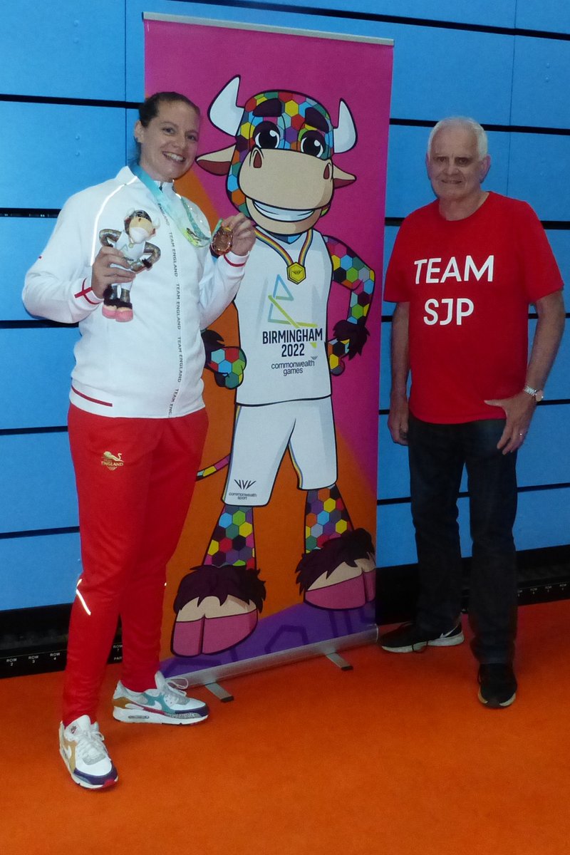 ConcertPhotosUK's tweet photo. Very proud Dad and whole family &amp; friends after yesterday's fantastic comeback by @SJPerry15 to take bronze in the Commonwealth Games Squash Singles #TeamEngland https://t.co/YST7TrlaRh