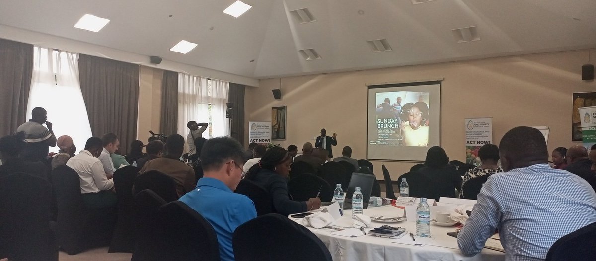 GggiUganda's tweet photo. #Happeningnow We are at the #ClimateChange #Action #EastAfrica breakfast meeting ahead of the #foodsecurity symposium and expo scheduled for October 14 to 16, 2022.
#Technologytransfer
#valueaddition
#greenjobs
#climatesmartagriculture
#solarpowerirrigation https://t.co/mCnb8qVYMx