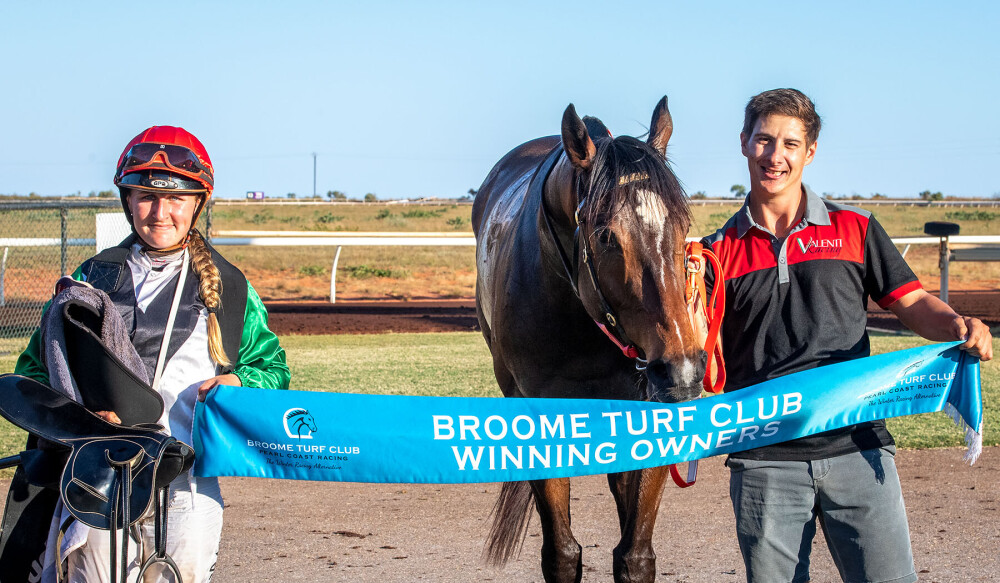 RacingWATV's tweet photo. Broome Cup contender In The Bag: A special horse at a special time for Valenti and Gray. https://t.co/ZUZbVOiW6R @santassnippets @TABradio @TAB_touch @WesternRacepix @BroomeTurfClub https://t.co/6tZqi5YYUd