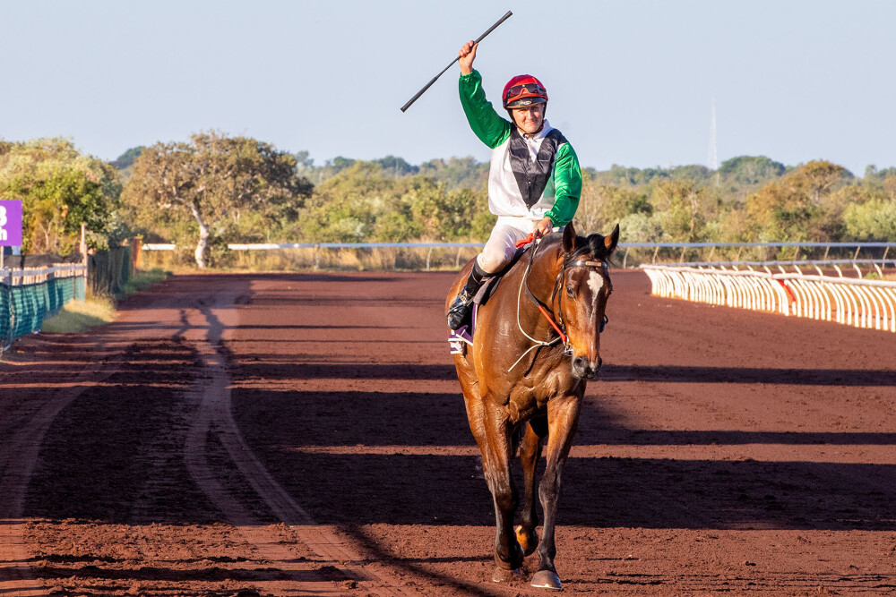 RacingWATV's tweet photo. Broome Cup contender In The Bag: A special horse at a special time for Valenti and Gray. https://t.co/ZUZbVOiW6R @santassnippets @TABradio @TAB_touch @WesternRacepix @BroomeTurfClub https://t.co/6tZqi5YYUd