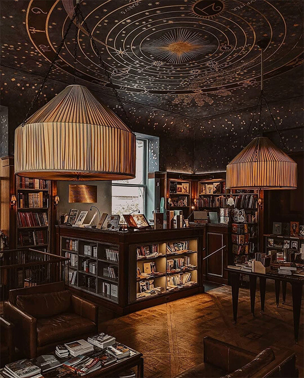 dove_author's tweet photo. When I'm rich, this will be in my house. #booktwt #writers #libraryporn https://t.co/P7RFEKnGzk