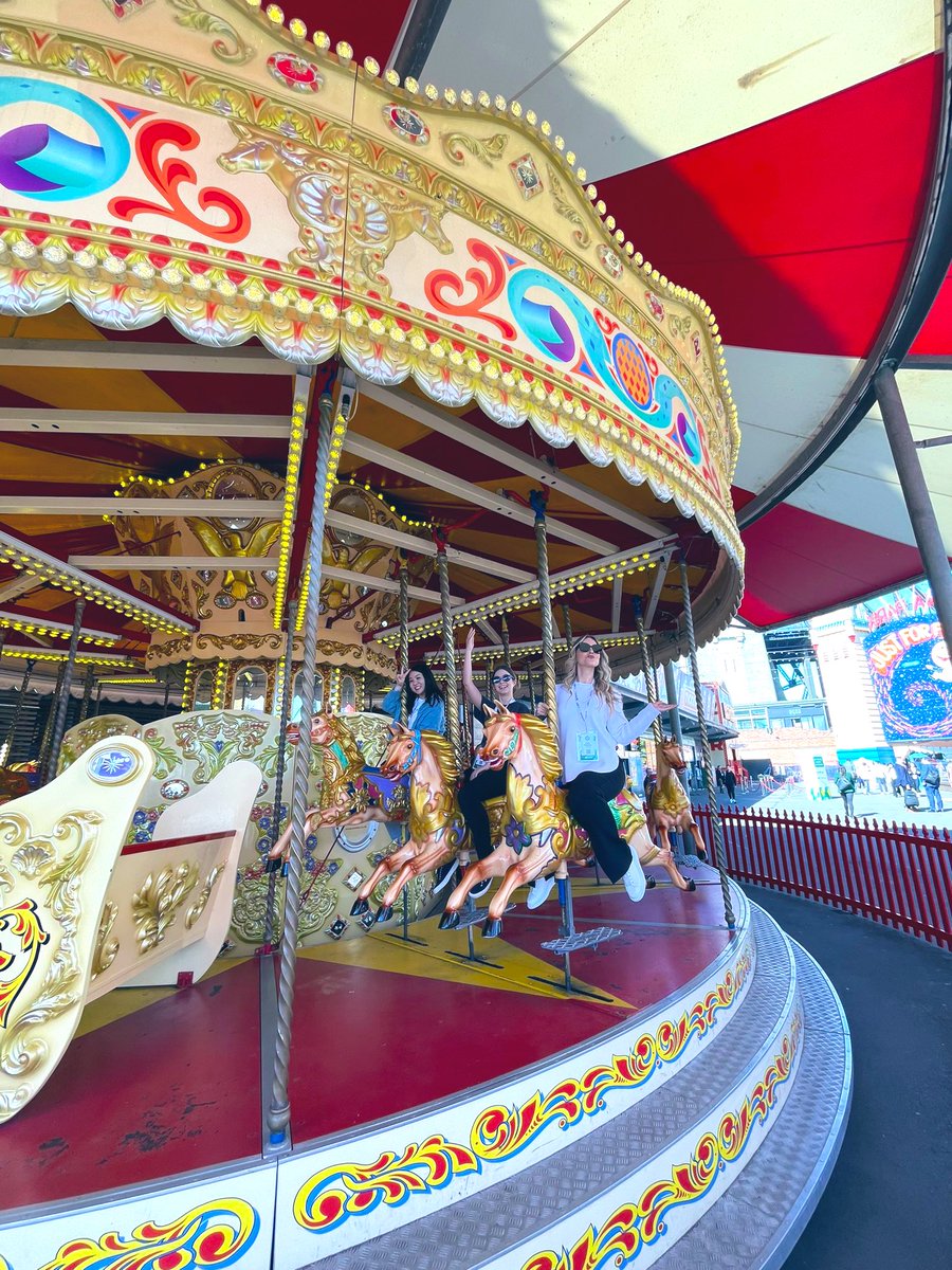 karahinesley's tweet image. Fully support hosting all conferences at theme parks in the future @advertisingweek #AWAPAC 🎠🎡