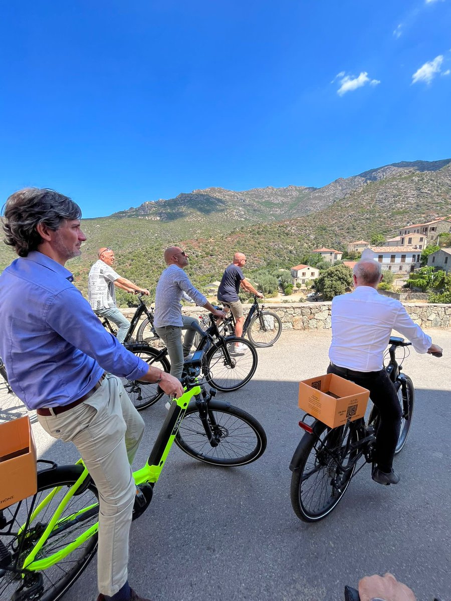 aue_corsica's tweet photo. 📸 Retour en images sur la visite d’#Urtaca avec les élus de la @CCIRB et de la Communauté de Communes Pasquale-Paoli Francardu, aux guidons des vélos à assistance électrique récemment installés dans le village. Ringraziemu u merri, @pvferrandi, è a so cumuna pà l’accolta 👇🏼 https://t.co/OBopKIpPvK