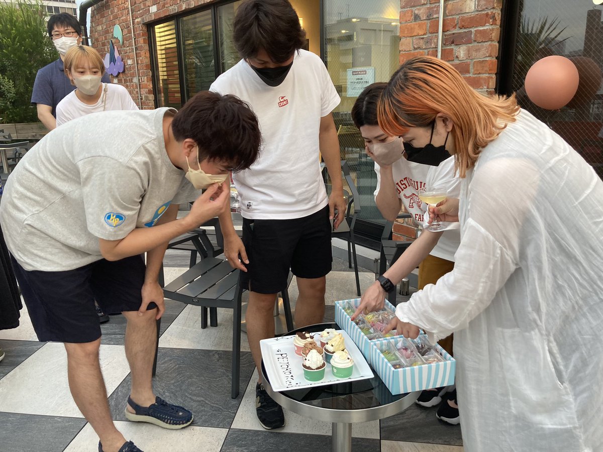 A_YOTSUYA's tweet photo. IVS LAUNCHPADにて優勝された、
@week_office で入居中のPETOKOTOさん(@petokoto_news)の祝賀会をテラスで開催しました🥳🥂
仲間たちが喜びを分かち合う場として、A YOTSUYAに集って一緒にお祝いができたこと、嬉しく思います！
本当におめでとうございます!!!👏🍾 https://t.co/mxjCmG0sI4