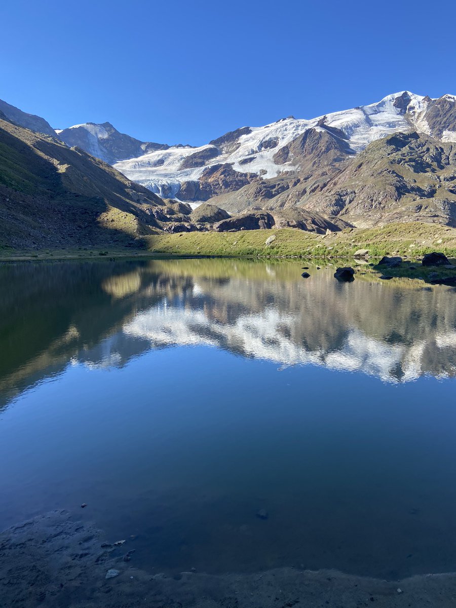 MNasuelli's tweet photo. #EMBOEcoglacial practical course at Forni glacier in the Stelvio National Park @MicroEco_news https://t.co/Qub2WaFImi