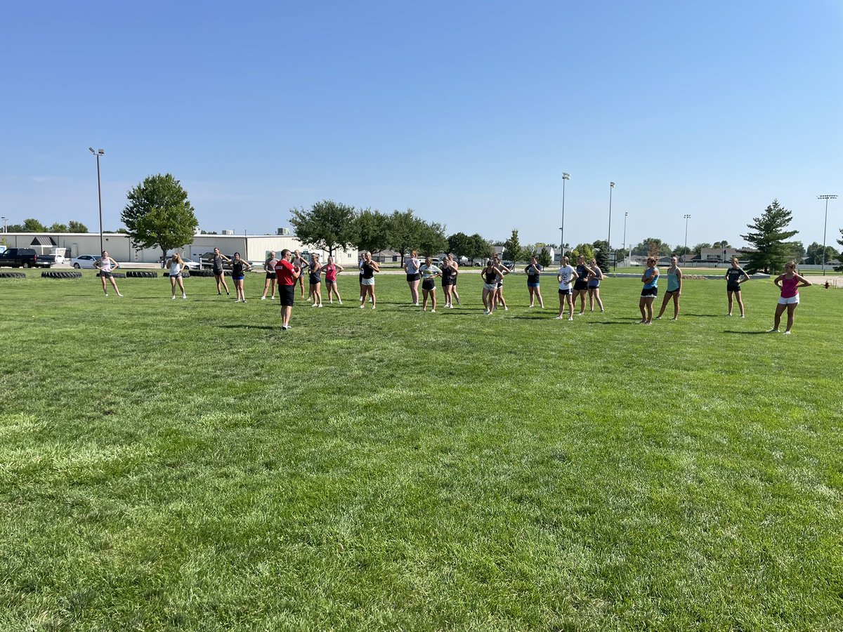 KCStarsSoftbal1's tweet photo. ⭐️🥎Stars🥎⭐️ 
Getting better everyday!! STARS putting the work in!!#KeepItRound #GOBIGGREEN #GOSTARS https://t.co/waCA2Hn6dn