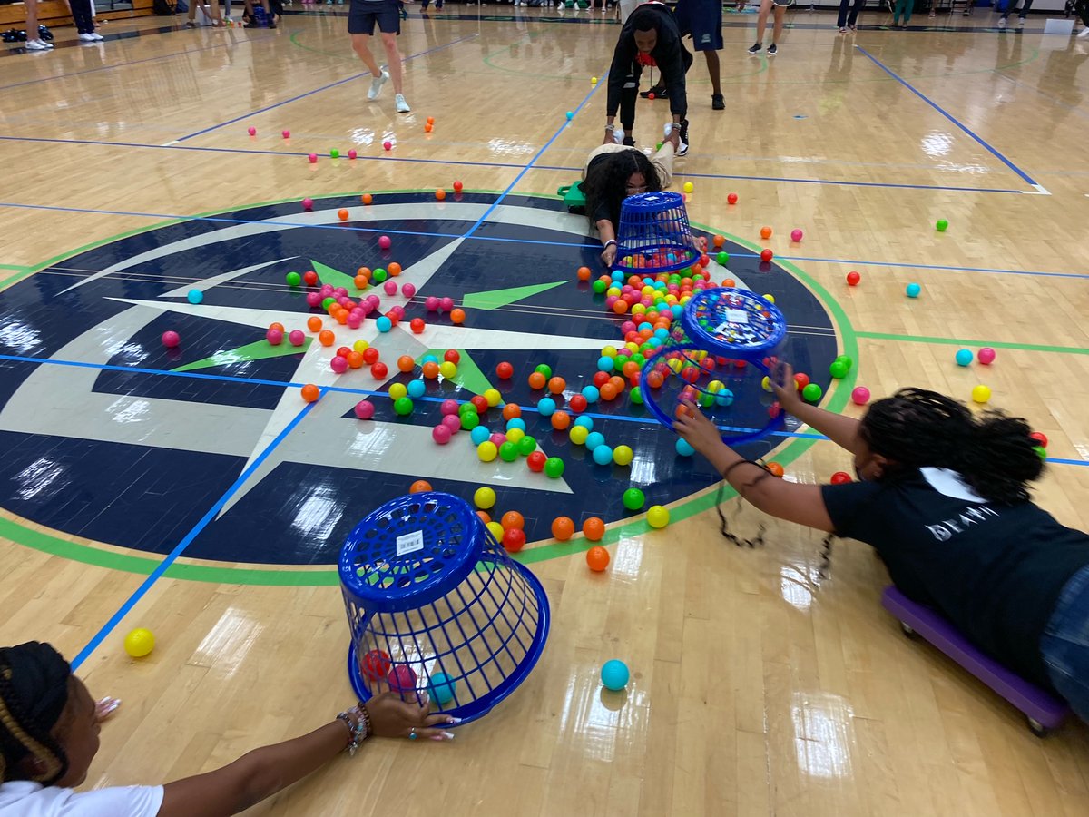 DiscoveryTitans's tweet photo. Best First Day Ever!! Welcome, Titan Freshmen!! #titanup #wearediscovery #SchoolIsOpen #classof2026 https://t.co/1WfJkPsGAe