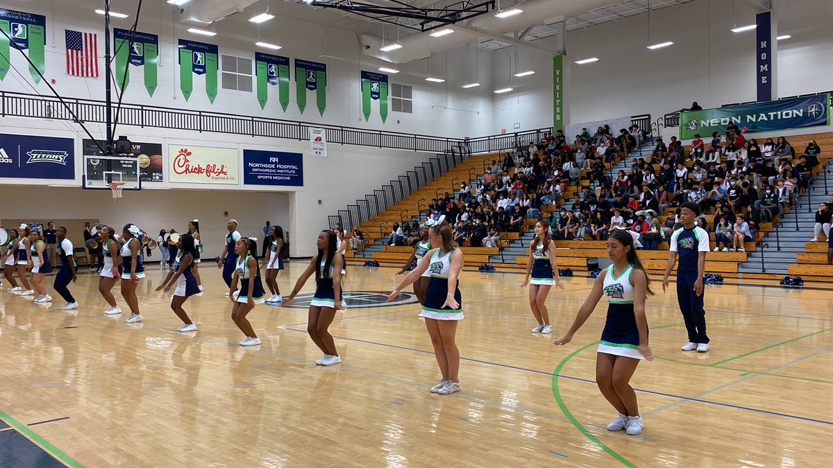 DiscoveryTitans's tweet photo. Best First Day Ever!! Welcome, Titan Freshmen!! #titanup #wearediscovery #SchoolIsOpen #classof2026 https://t.co/1WfJkPsGAe