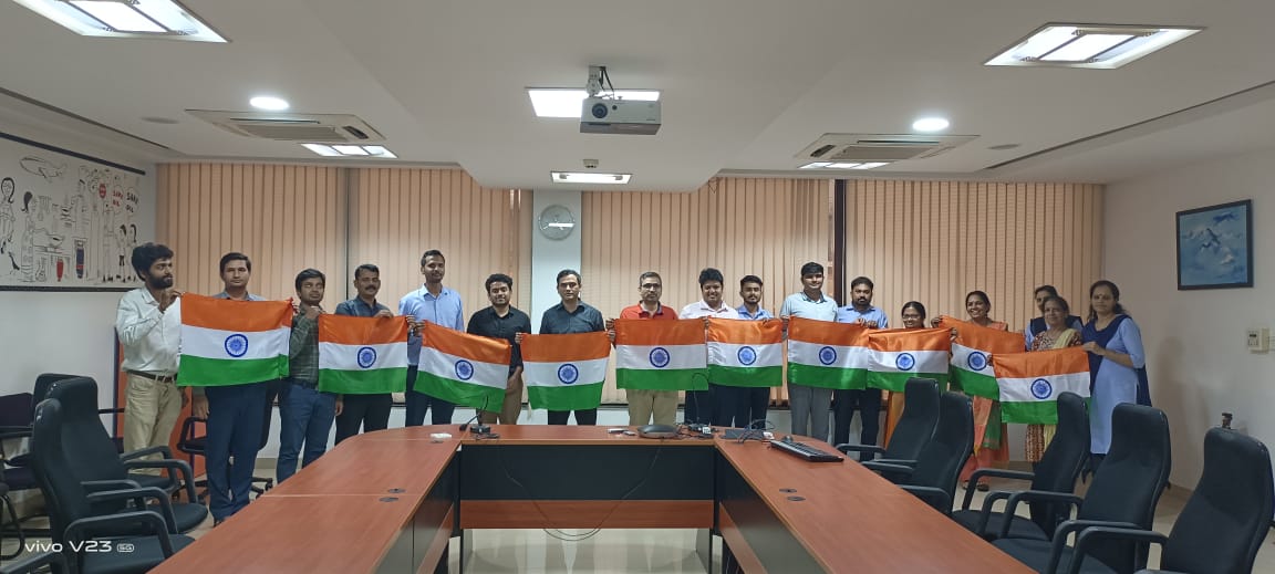 Distribution of the National Flag mark the beginning of #HarGharTiranga campaign <a href="/IndianOilcl/">Indian Oil Corp Ltd</a>'s Mangalore DO.  Let's keep the tricolour fly high with commitment to nation building.
#AzadiKaAmritMahotsav
<a href="/DirMktg_iocl/">Director (Marketing), IndianOil</a> <a href="/AkhauriEd/">Amitabh Akhauri, ED(Retail Sales - S&W), IndianOil</a> <a href="/LIndianoil/">pramodh</a> <a href="/karnataka_ioc/">IOCL Karnataka</a> <a href="/tpalanikumarioc/">T Palanikumar</a>