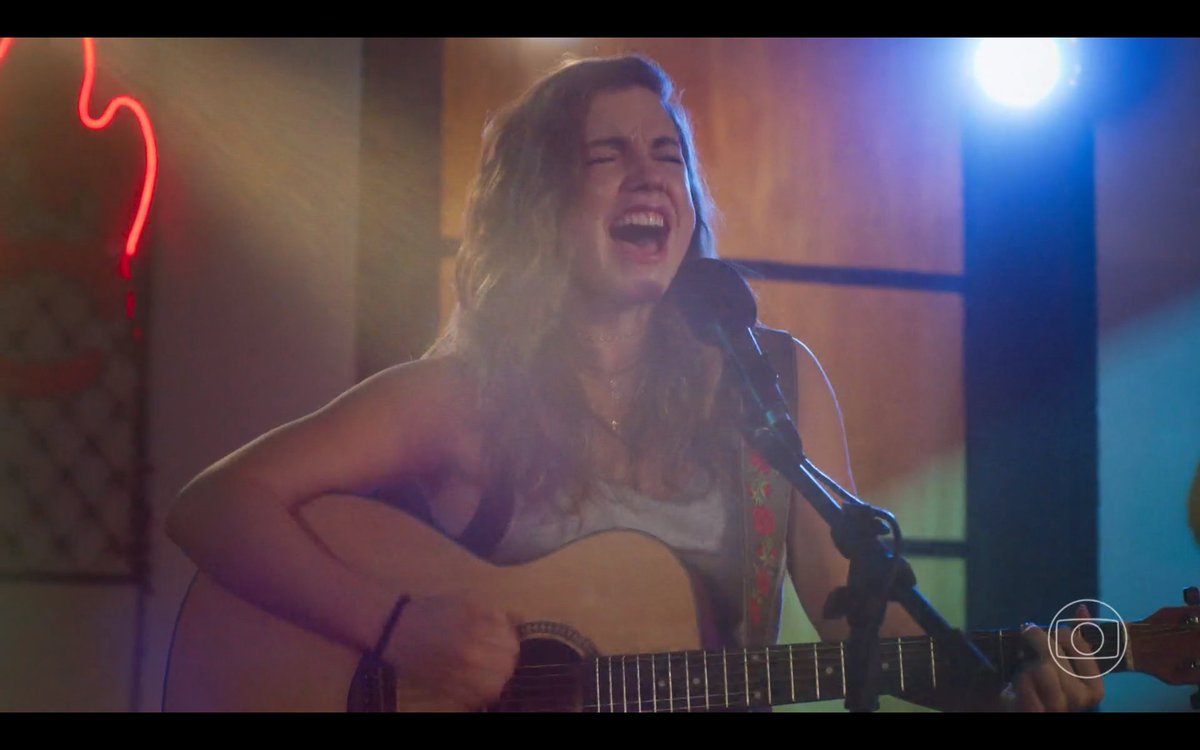 ZAMENZA's tweet photo. A Marília Mendonça ia fazer uma participação na série e a Alice Wegmann disse que se inspirou muito nela. Que pena que não deu tempo. #Rensgahits https://t.co/7SvG4hMm5i