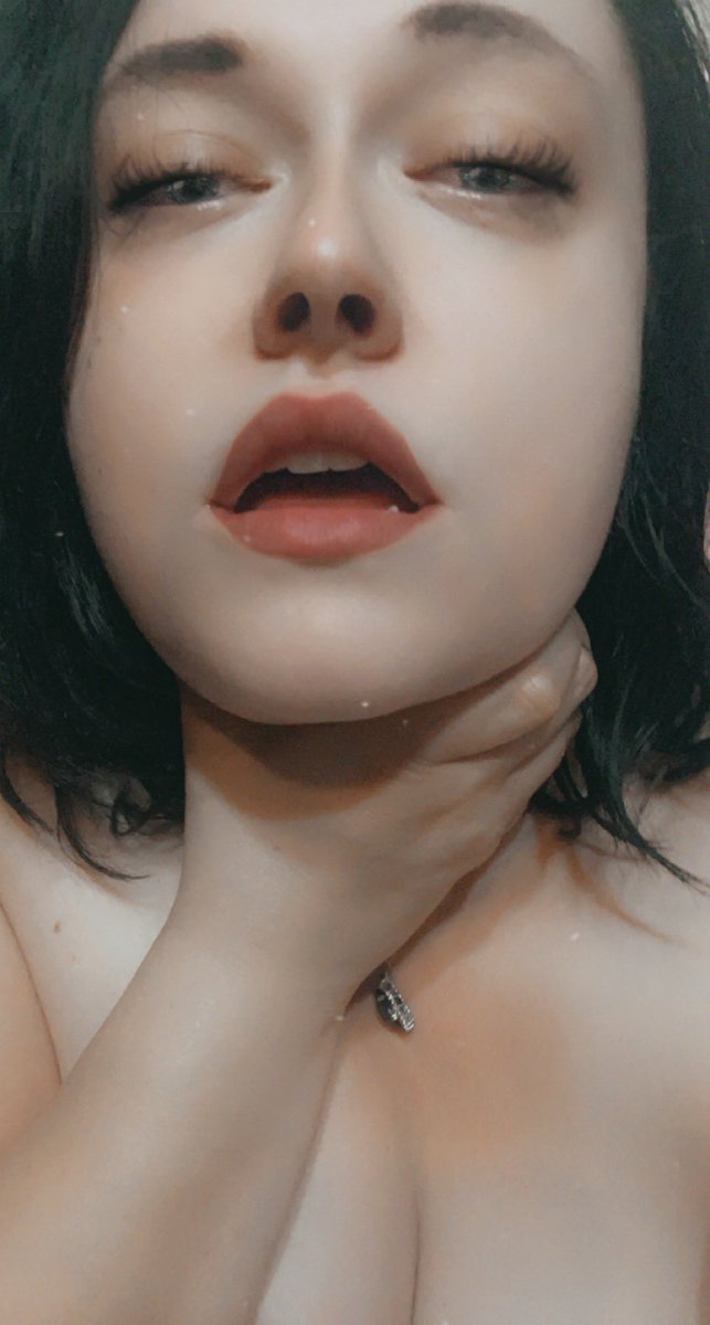 FeistyRedGoddes's tweet photo. Choke me, Daddy 🤤 ⛓ Find me on Onlyfans or PM me for something more personal 😉 https://t.co/NsuYXRkeV0
