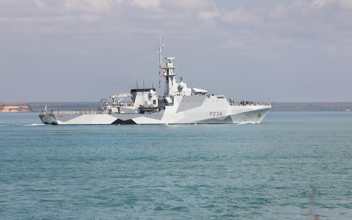 hqjoc's tweet photo. Two Navies 🇦🇺 ⚓ 🇬🇧 with shared history, skills and ambitions. 

@Australian_Navy's #HMASWollongong and @RoyalNavy's @HMS_Spey sailed in-company from Darwin this week.

Spey is on a long-term deployment to the Indo-Pacific while Wollongong continues her mission on #OpRESOLUTE. https://t.co/5giYpmzYHd
