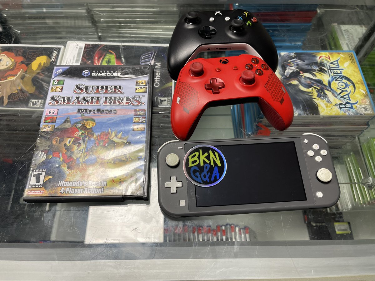ArcadeBrooklyn's tweet photo. Last minute trade-ins. #smashbrosmelee #switchlite #xboxonecontroller #bvg2 #brooklyngamesandarcade https://t.co/N0oIYlj313