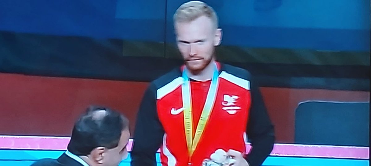 I know <a href="/JoelMakin/">Joel Makin</a> will not be happy or settle for this but what a performance this evening and one to be extremely proud of👍👍 bright future ahead. Congrats to <a href="/paulcollsquash/">Paul Coll</a> on winning Gold