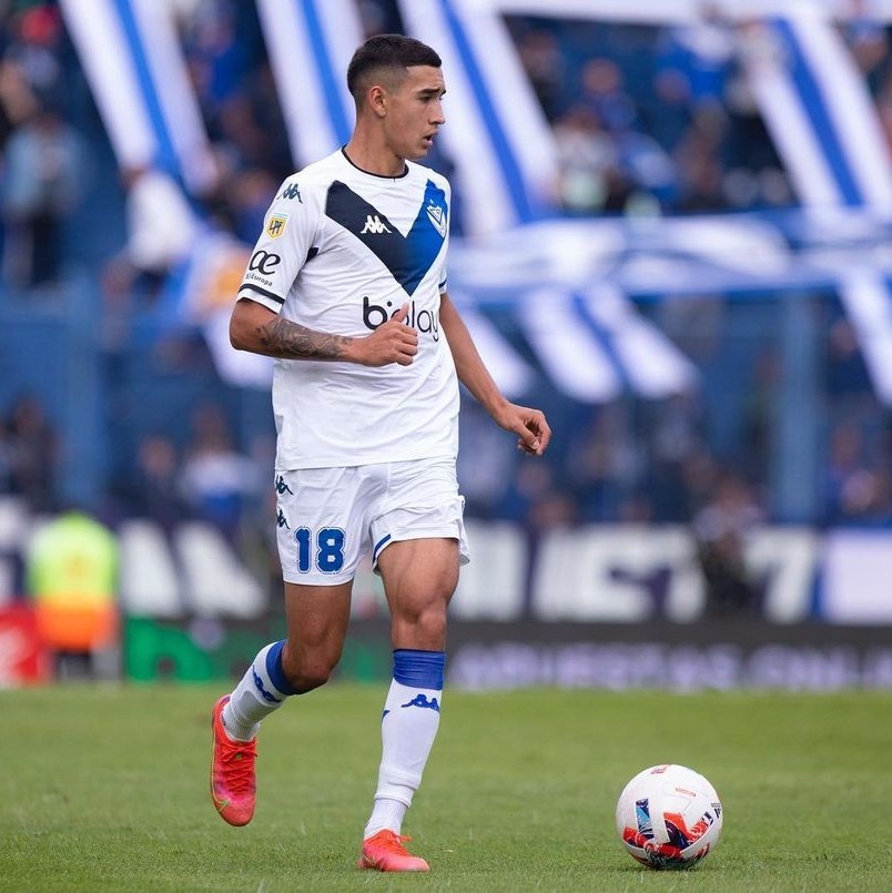 hablemosfut's tweet photo. ¿OTRO MÁS? Partidazo en el José Amalfitani. Gol de Julián Fernández para la victoria 3-2 de Vélez frente a Talleres. 
Que no termine nunca este partido. https://t.co/8ZsbOCf5Cd