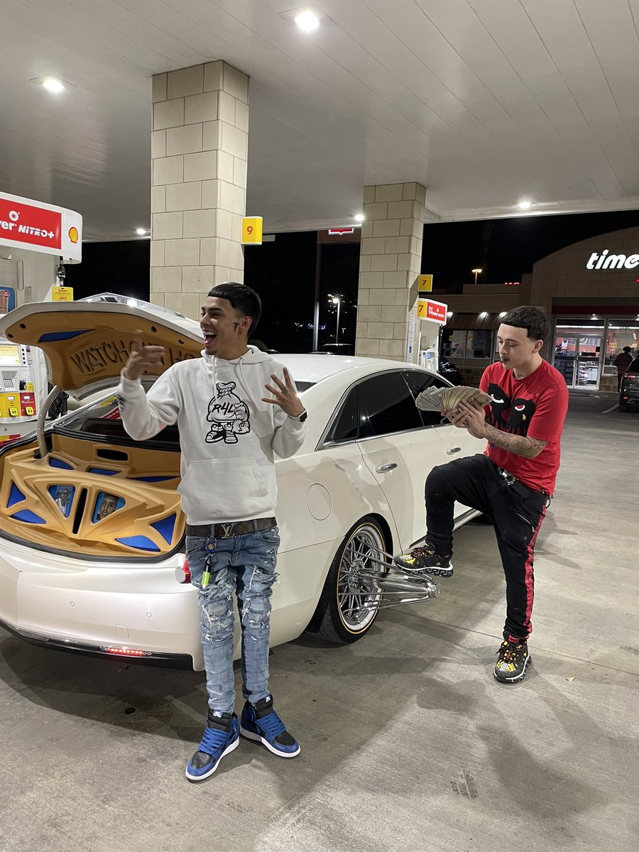 chapoheadhuncho's tweet photo. Ain’t never gonna have another friend like you get yo Rest gangsta see you on the other side broke my heart to see you gone so fast been riding wit you for the past week cnt believe this sh!T cuz lost for words 💔💔💔💔REAL GET MONEY NIKKA 🤞🏼#LLJOSH https://t.co/4sQuQbb2R2
