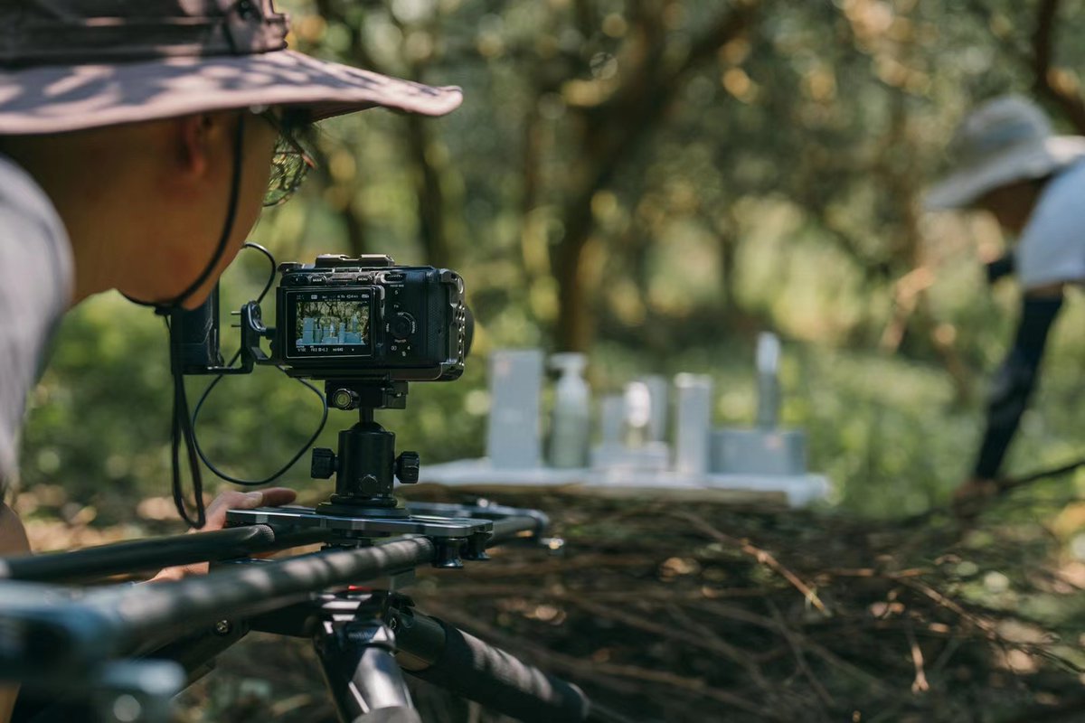 Andycinegear's tweet image. Andycine Universal Battery Handle Grip for Camera with Power Bank DC and USB-A output

Andycine: andycine.com/andycine-unive…

Aliexpress: aliexpress.com/item/100500382…

B&amp;amp;H: bhphotovideo.com/c/product/1688…

#andycine #camera #cameracage #handle #mobilepower #camerarig #gripbattery #camerapower