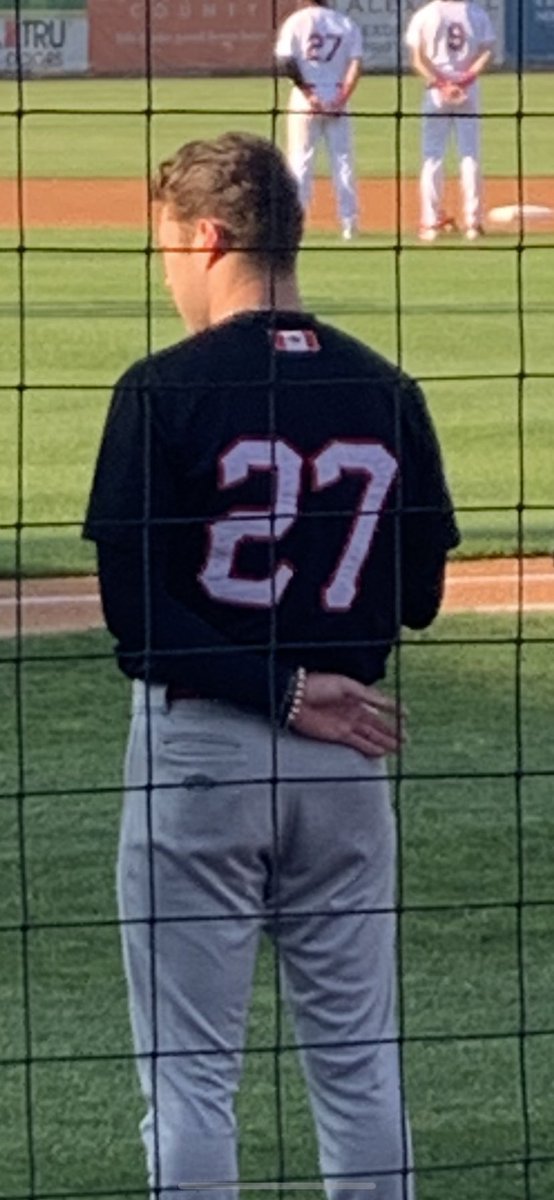 johnnyod_3's tweet photo. @GavinJSonnier  Thank you for making our daughters night trading her a baseball for the bracelet she made! Definitely made her night! Best of luck in your career but keep in mind you have a fan for life! https://t.co/EbTuguSAUY