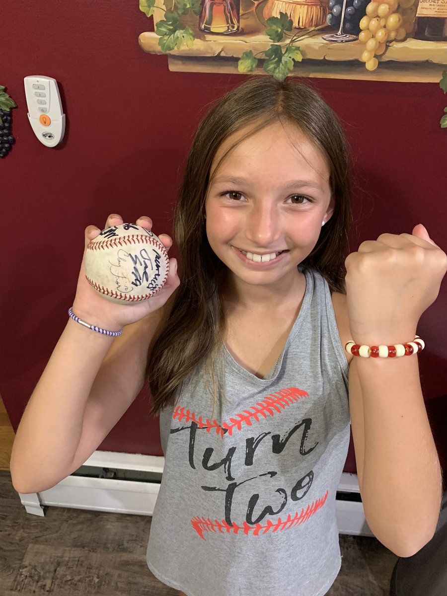 johnnyod_3's tweet photo. @GavinJSonnier  Thank you for making our daughters night trading her a baseball for the bracelet she made! Definitely made her night! Best of luck in your career but keep in mind you have a fan for life! https://t.co/EbTuguSAUY
