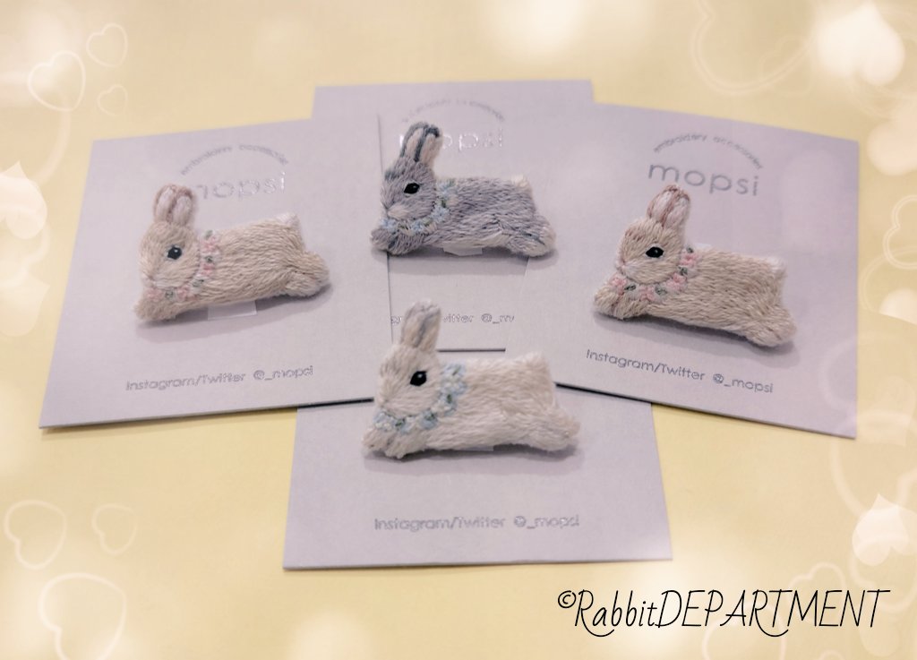 RabbitDEPARTME's tweet photo. 新宿店です🐰
【ハイカラうさぎさんのお洒落展】
開催中🐰🍀 〜8/7(sun)
#mopsi さんの #ブローチ のご紹介です✨
花の首飾りをしたさぎさんがとってもキュート🐇︎💕︎
細かな刺繍🪡で出来ています✨
是非お手に取ってご覧下さい🐰
#ラビットデパートメント
#ハンドメイド
#新宿マルイアネックス https://t.co/nyzvYLG27c