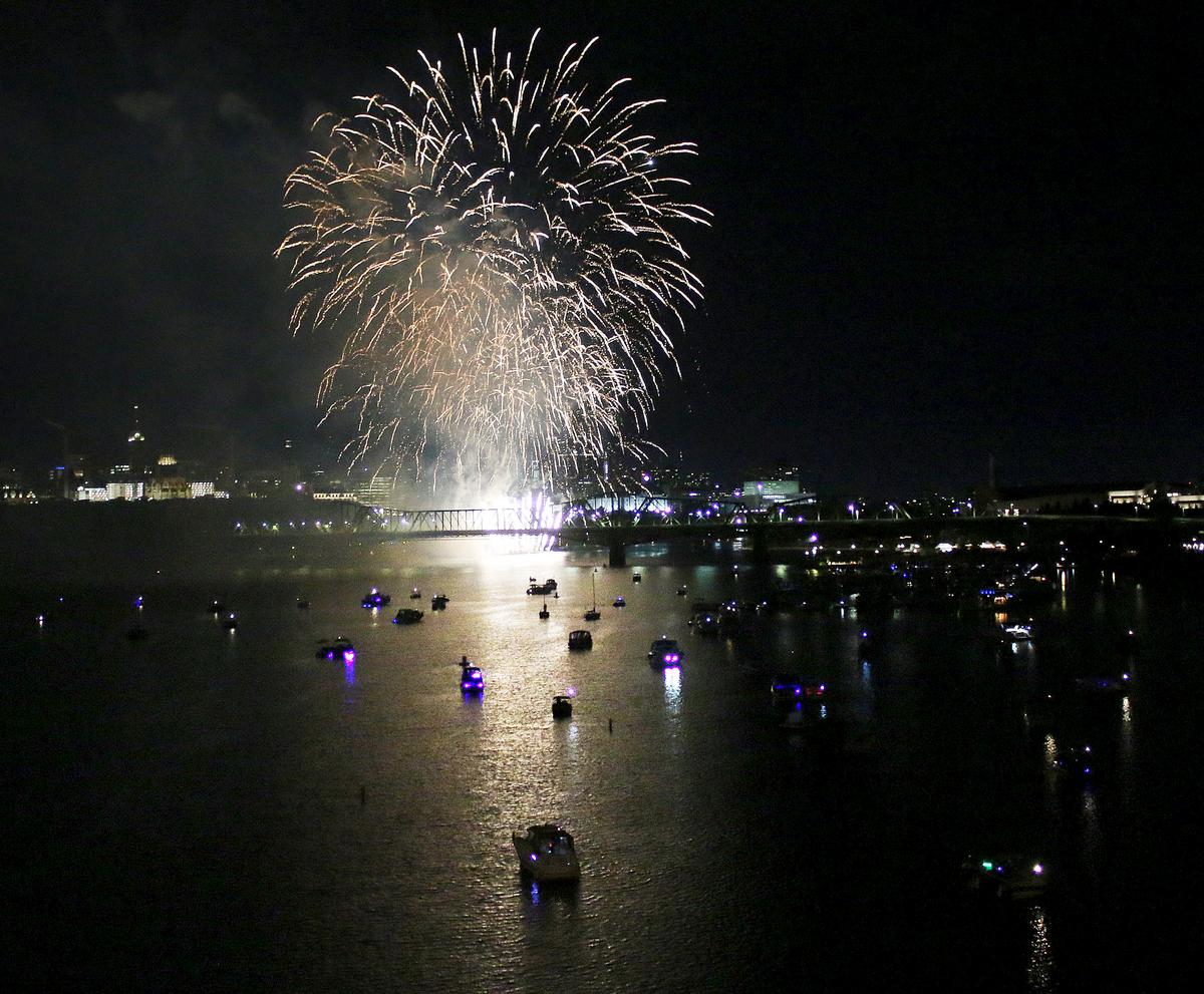 Le ciel de Gatineau s’illumine sous Les Grands Feux du Casino Lac-Leamy ledroit.com/arts/arts-visu…
