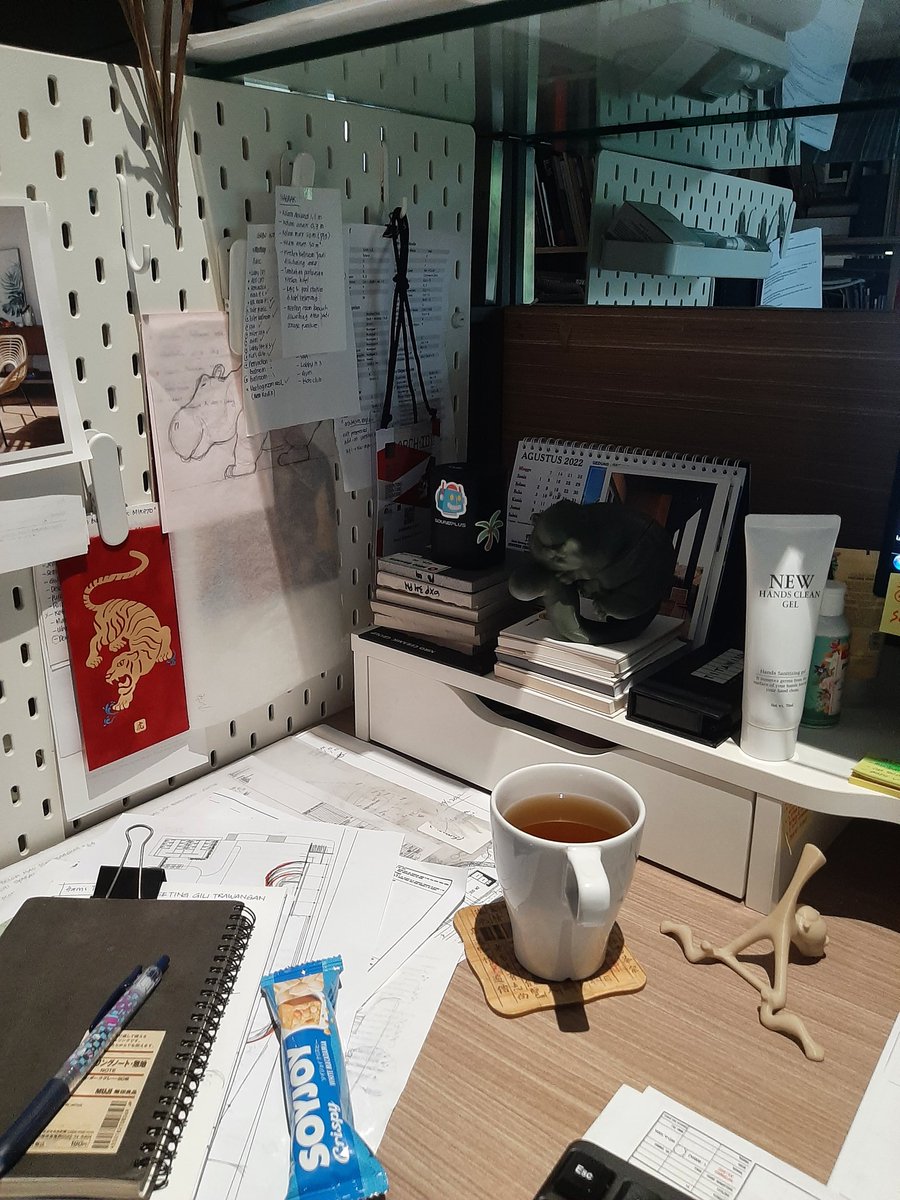 GM 😺 from my messy working desk 😹
#werkwerkwerk #Web2