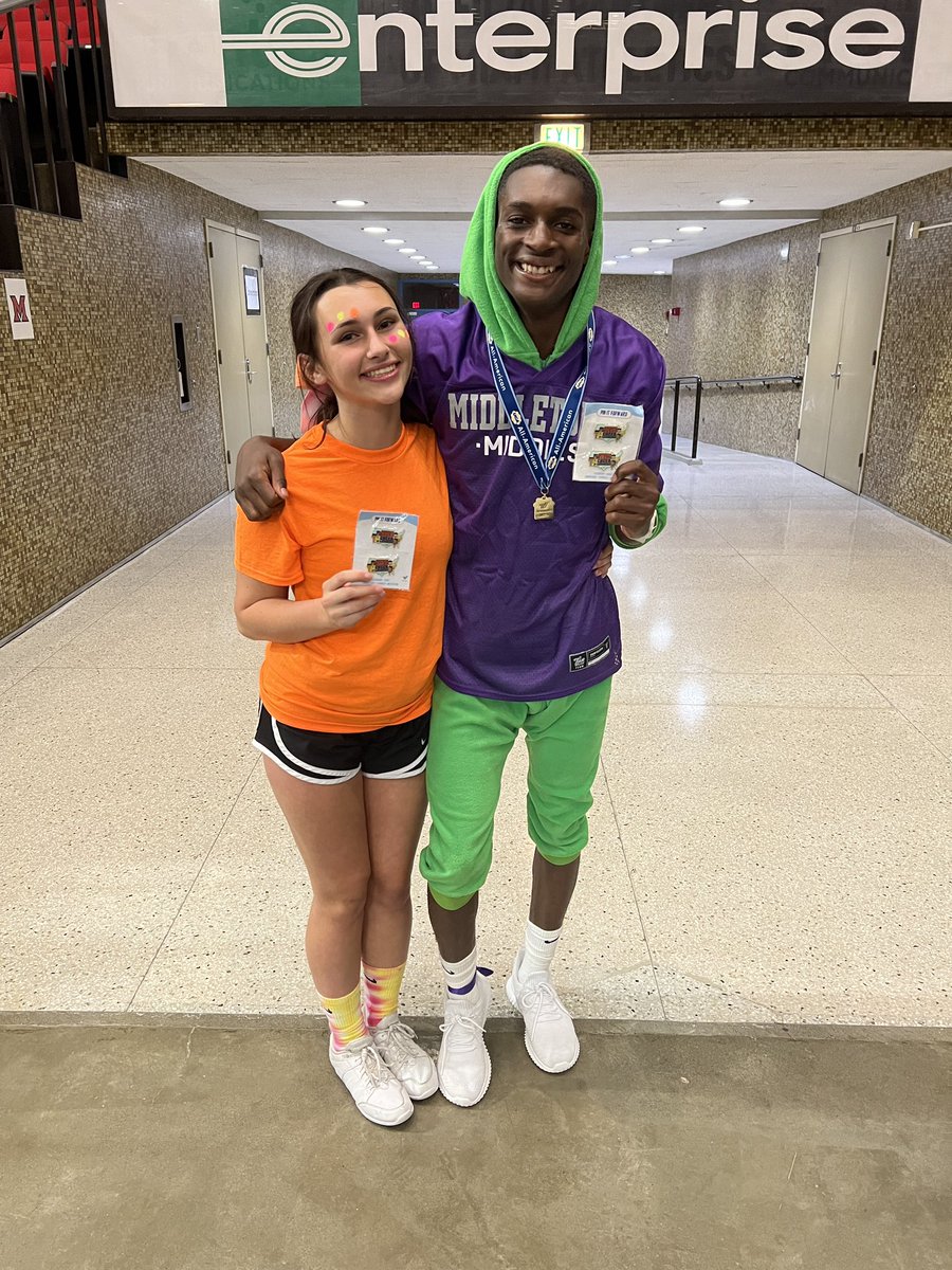 mhsmiddiecheer's tweet photo. CONGRATULATIONS to our #PinItForward recipients! Lonny, Kendall & Brooke were selected out all of the campers as individuals who demonstrated positive attitudes and great leadership this week at camp. We are SO prou of you!!💜 #MiddieCheer #MiddieRising #UCACheerCamp2022 https://t.co/skSRIBuzp1