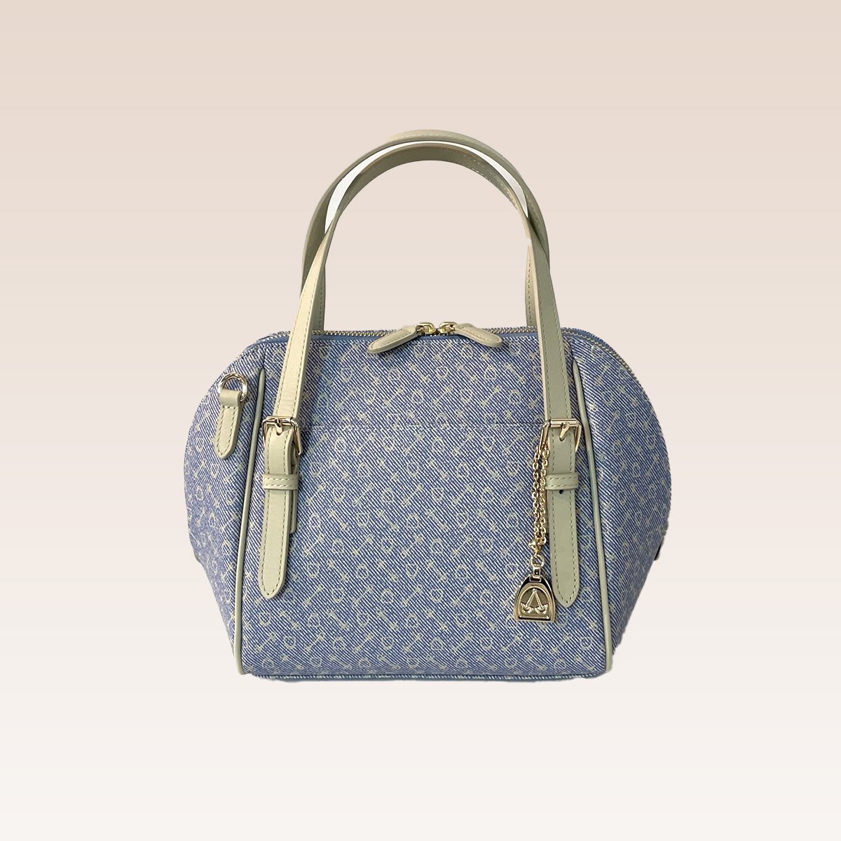 Whyharness's tweet photo. 【JINA 2way bostonbag】
NEW COLOR!
構築的なデザインがタイムレスな魅力をたたえたボストンバッグ。
牛革のロングストラップ付きだから、クロスショルダーでも持てて機能的。
https://t.co/HxTjYRRKcQ
#why #harness #horse #乗馬女子 #乗馬 #2waybag #ホワイ #ボストンバッグ #bostonbag https://t.co/patIaPjrNf