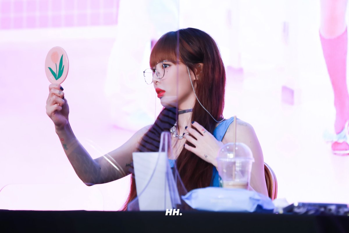 hengheng_hh's tweet photo. 220731 뮤직코리아 팬싸 #현아 #HyunA https://t.co/64qAoAQ1V0