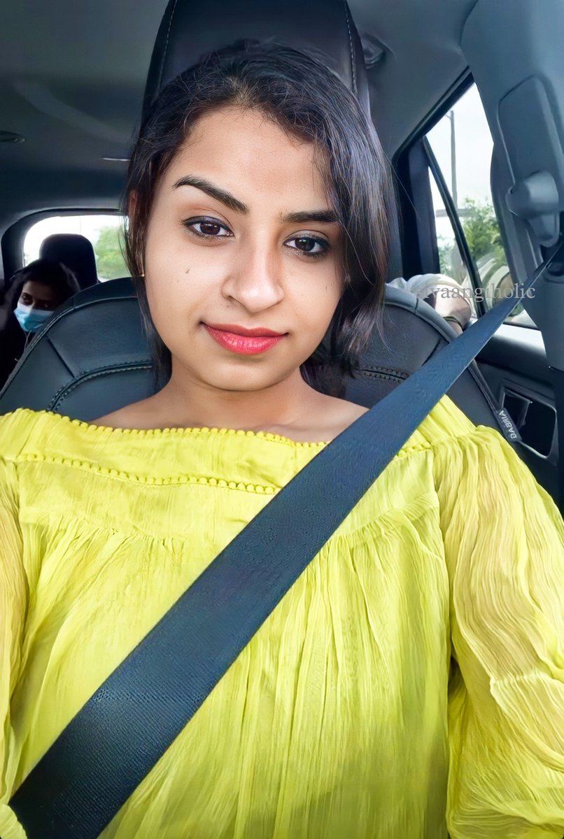 Sivaangiholic's tweet photo. - bright like a streak of light ✨💫

[ @sivaangi_k • #Sivaangi ] https://t.co/xQwroCxKb8