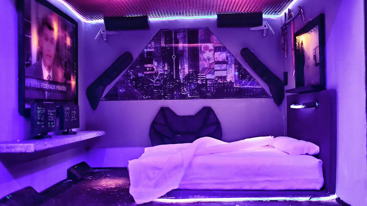 Journey2thewild's tweet photo. Cyberpunk room. 
https://t.co/KdoHAjiHHG
#craft #diorama #Trending #viral https://t.co/RskqonojuC