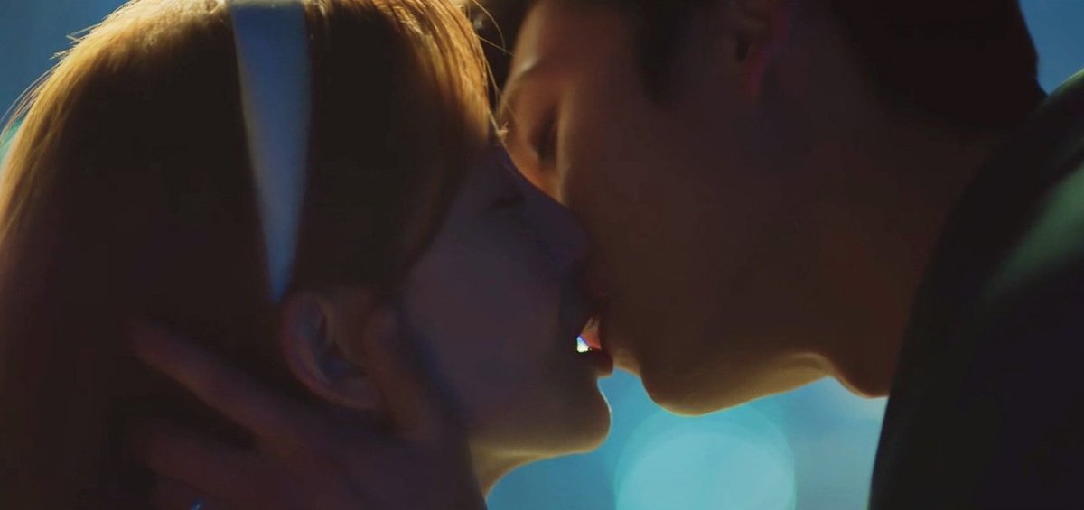 seomate_'s tweet photo. "Beautiful kiss scene" 💫
#Seohyun #Nainwoo #SOOBI
#JinxedAtFirst #징크스의연인 #JinxedAtFirstEP15 https://t.co/B2nHIoBlpY