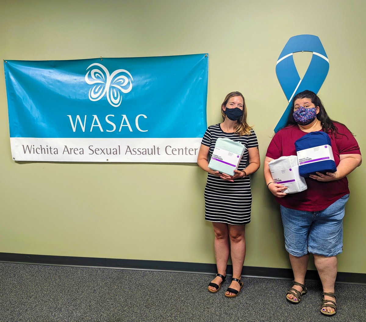 #1KRandomActsofKindness: Donating new bed sheets at WASAC [TW: assault]

When survivors of SA report to law enforcement &amp; their personal property is collected as evidence &amp; not returned to them, survivors often need new bed sheets

#GISH <a href="/RandomActsOrg/">Random Acts</a>