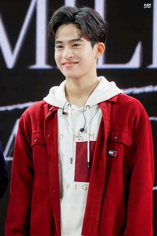 tktktku_'s tweet photo. Happy birthday baby 💋 
We love you Barcode❤ https://t.co/EwVOHeim8v