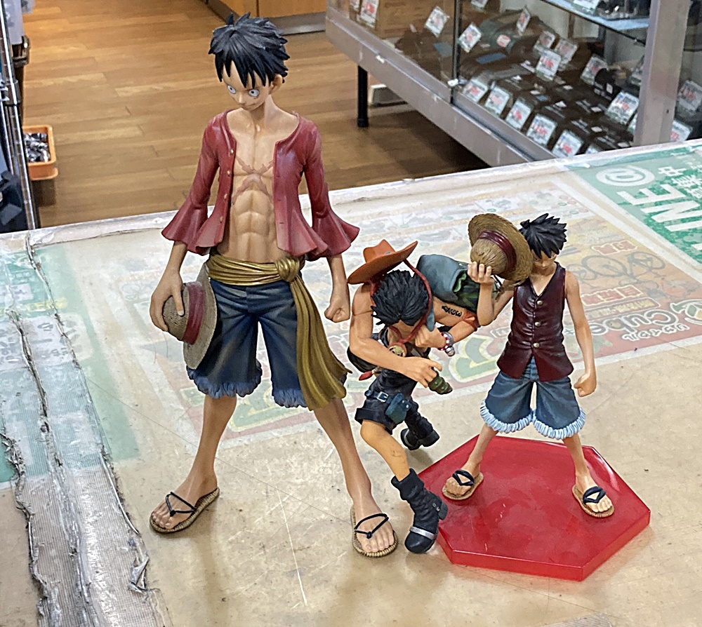 リサイクルショップ リサイクルcube 福山店 大学生の新生活応援しています アニメのフィギュアも取り扱っています 僕が店員として働き始めた頃 フィギュアが多すぎてどれがどのキャラか分からなくて大変苦労しました でも大変勉強して よくわかる