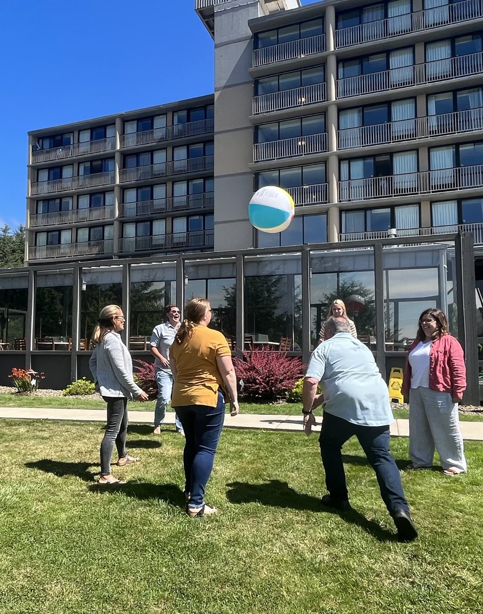 MajaliseTolan's tweet photo. Energizers are a must during retreats. When you live at the beach…you must play with a beach ball! @SenorPerezSC @Doyle_Teaching7 Great energizing leadership! #LCSDLearns https://t.co/MDbjPLMTIB