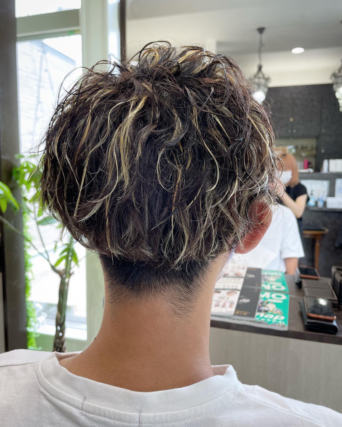 Hair Alouetteヘアアルエット ツイストスパイラル と メッシュ で最高に夏スタイルになりました メッシュは入れる量や幅が調節できるので好みのスタイルに仕上がります ハイトーンカラー ポイントカラー メンズヘア メンズパーマ
