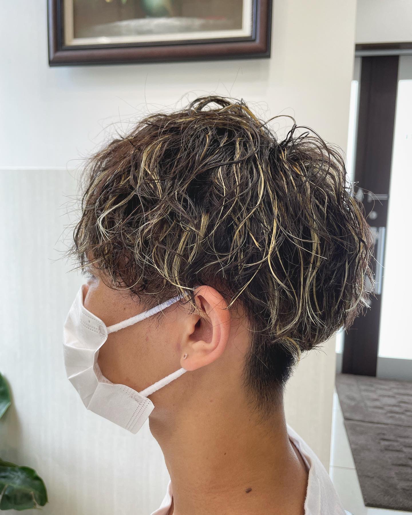 Hair Alouetteヘアアルエット ツイストスパイラル と メッシュ で最高に夏スタイルになりました メッシュは入れる量や幅が調節できるので好みのスタイルに仕上がります ハイトーンカラー ポイントカラー メンズヘア メンズパーマ