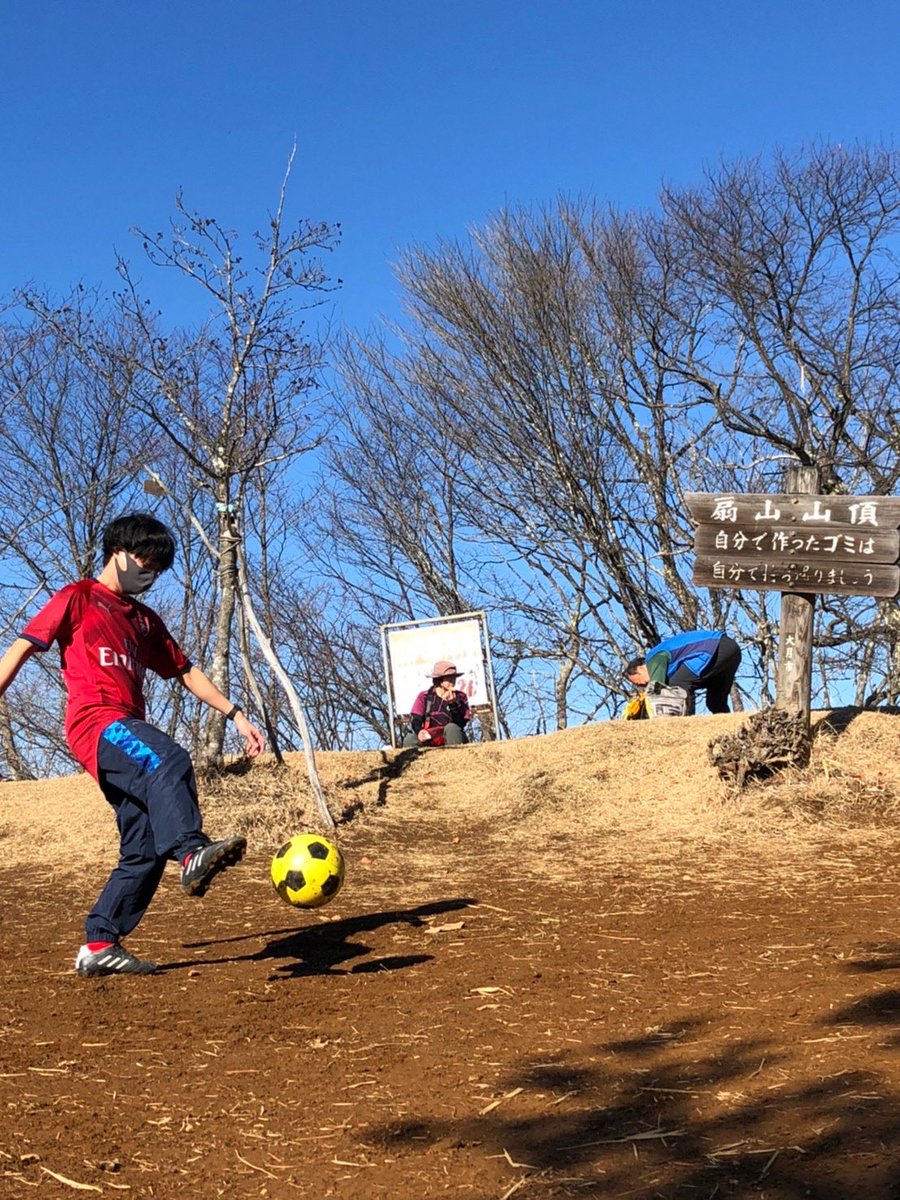 thxUVER2012's tweet photo. 趣味友が欲しくなり、このアカウントを作成しました！UVERworld、ランニング、サッカー、登山、一眼レフ好きな人がいたらよろしくお願いします！10キロのベストタイム(マスクあり)38分台、一眼レフはSONYα7III
#UVERworld 
#uverworld好きな人と繋がりたい
#ランニング 
#サッカー
#登山
#一眼レフ https://t.co/pEEGXaw0zD