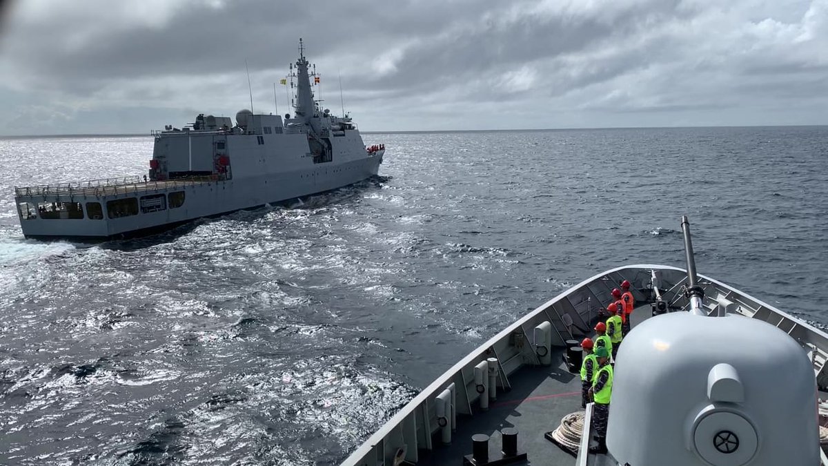 Puspen_TNI's tweet photo. KRI Sultan Hasanuddin-366 Laksanakan Latihan Passing Exercise dengan Kapal Angkatan Laut India

👉https://t.co/0MMvwYGSQe

#TNI #TNIAL #PuspenTNI #KRISultanHasanuddin366 #PassingExercise https://t.co/A5vP7e84ye