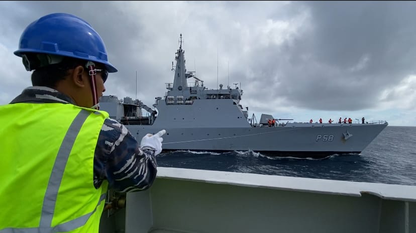 Puspen_TNI's tweet photo. KRI Sultan Hasanuddin-366 Laksanakan Latihan Passing Exercise dengan Kapal Angkatan Laut India

👉https://t.co/0MMvwYGSQe

#TNI #TNIAL #PuspenTNI #KRISultanHasanuddin366 #PassingExercise https://t.co/A5vP7e84ye