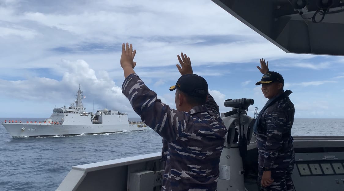 Puspen_TNI's tweet photo. KRI Sultan Hasanuddin-366 Laksanakan Latihan Passing Exercise dengan Kapal Angkatan Laut India

👉https://t.co/0MMvwYGSQe

#TNI #TNIAL #PuspenTNI #KRISultanHasanuddin366 #PassingExercise https://t.co/A5vP7e84ye