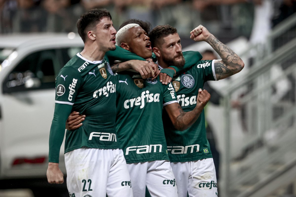 Renato Augusto abaixa a cabeça para o Palmeiras: 