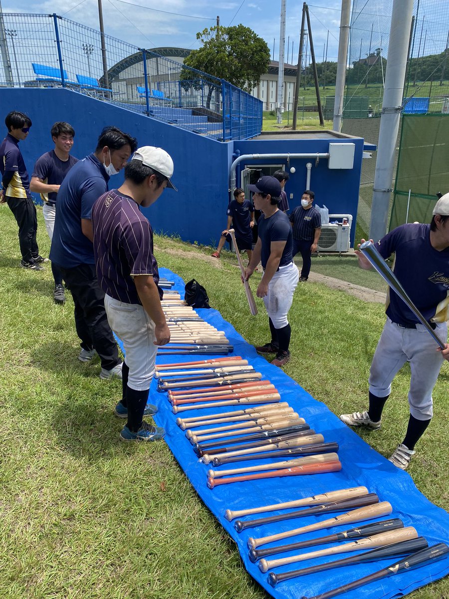 nifsbbc's tweet photo. YANASE BAT COMPANY前畑様にお越しいただき、バットの購入会中でございます❗️
#ヤナセ
#YANASEBATCOMPANY
#鹿屋
#鹿児島
#大学野球
#鹿屋体育大学
#NIFSBlueWinds
#KANOYAPRIDE https://t.co/iBc7Z4VrHI