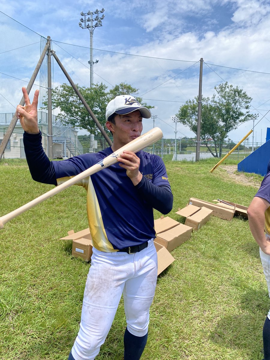 nifsbbc's tweet photo. YANASE BAT COMPANY前畑様にお越しいただき、バットの購入会中でございます❗️
#ヤナセ
#YANASEBATCOMPANY
#鹿屋
#鹿児島
#大学野球
#鹿屋体育大学
#NIFSBlueWinds
#KANOYAPRIDE https://t.co/iBc7Z4VrHI