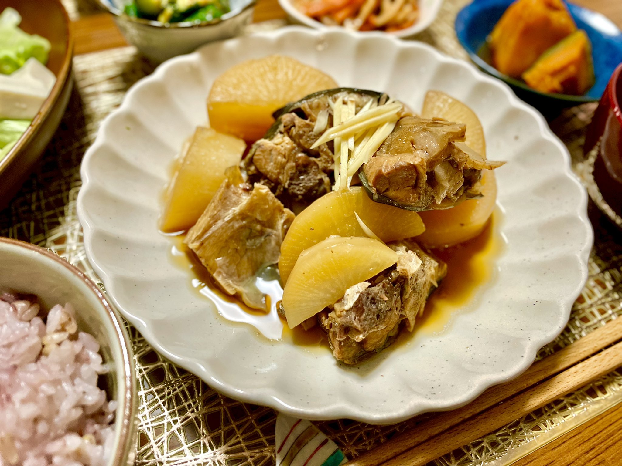 メシヤマ ブリのアラでぶり大根作ってみたけどオススメしません 骨多い おうちごはん 料理記録 T Co Bljfqa9rce Twitter